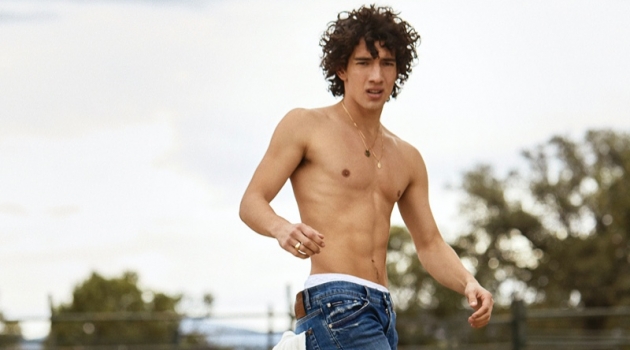 Going shirtless, Jorge López loses his American Vintage t-shirt and wears Massimo Dutti boxers with Dolce & Gabbana jeans. He also rocks Friperie cowboy boots for the GQ México shoot.