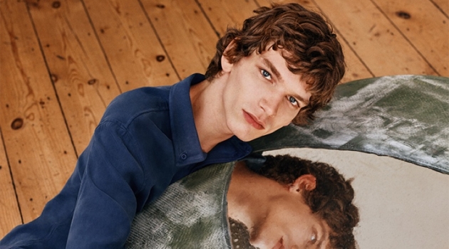 Erik Van Gils dons a look from the 8 by YOOX spring-summer 2020 collection.