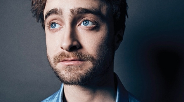 Actor Daniel Radcliffe connects with Esquire México for its March 2020 issue. He dons a blue shirt by Versace.