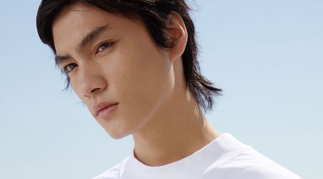 Kin Huang connects with COS to sport its new summer styles.