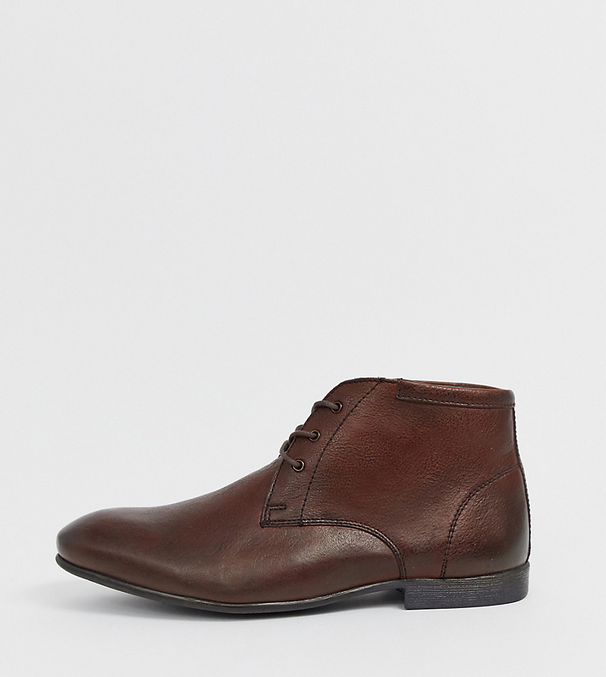 ASOS DESIGN Wide Fit chukka boots in 