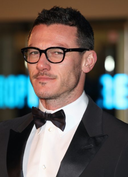Top 7 Stylish Male Celebs Sporting Glasses – The Fashionisto