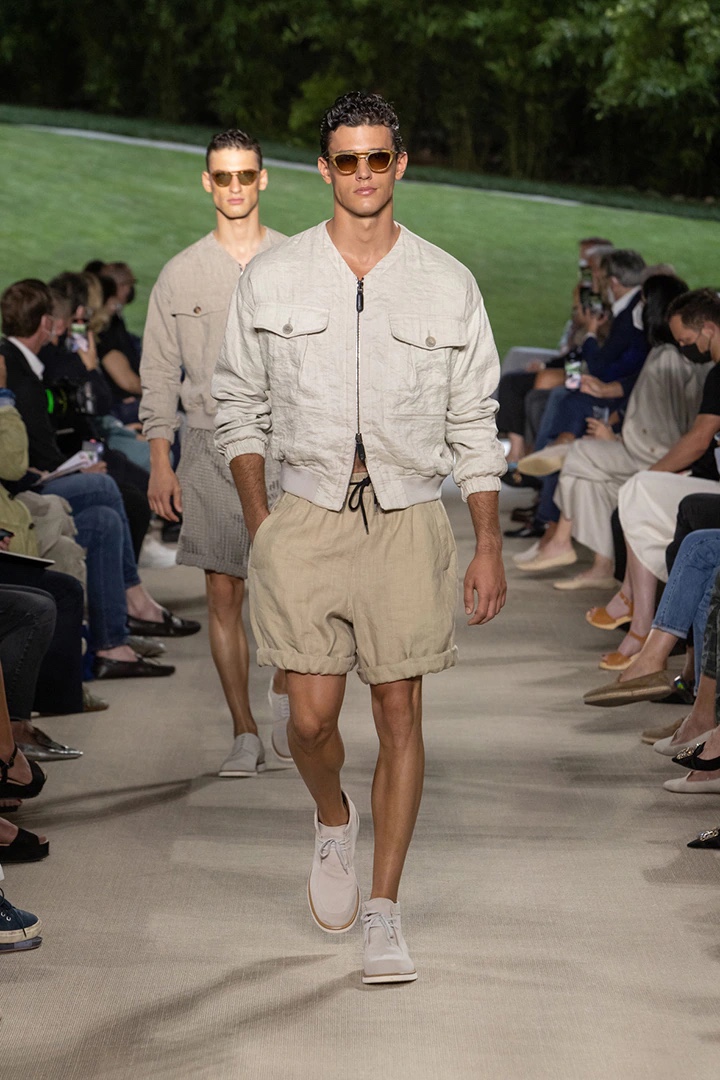 Giorgio Armani Spring 2022 Men’s Collection | The Fashionisto