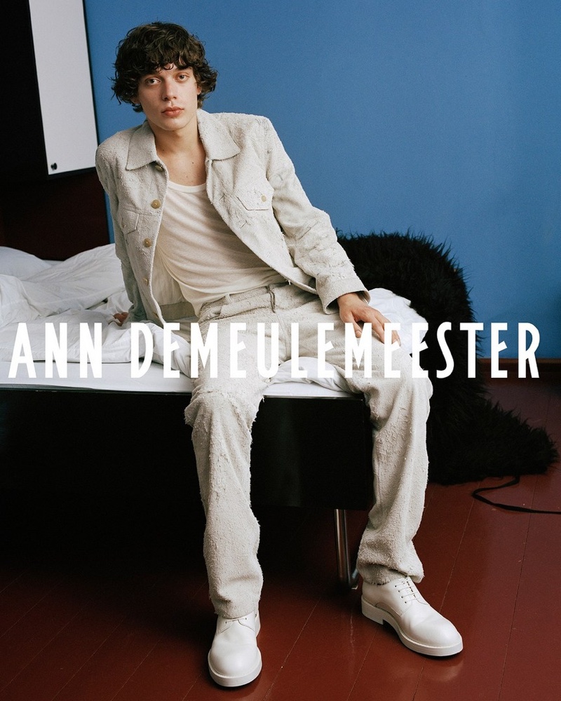 https://www.thefashionisto.com/wp-content/uploads/2021/09/Ann-Demeulemeester-Fall-Winter-2021-Campaign-005.jpg