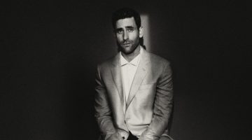 Oliver Jackson-Cohen Photo Schön! 2022 Sitting