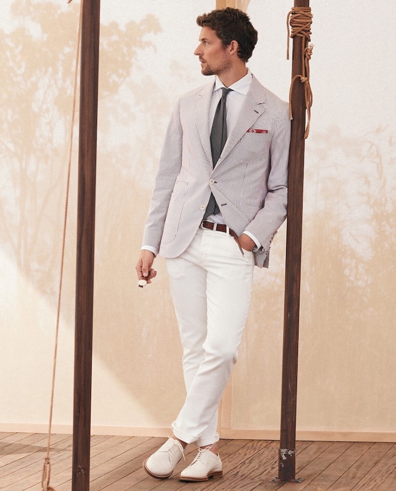 Wearing white corduroy pants | VD STYLE POINT