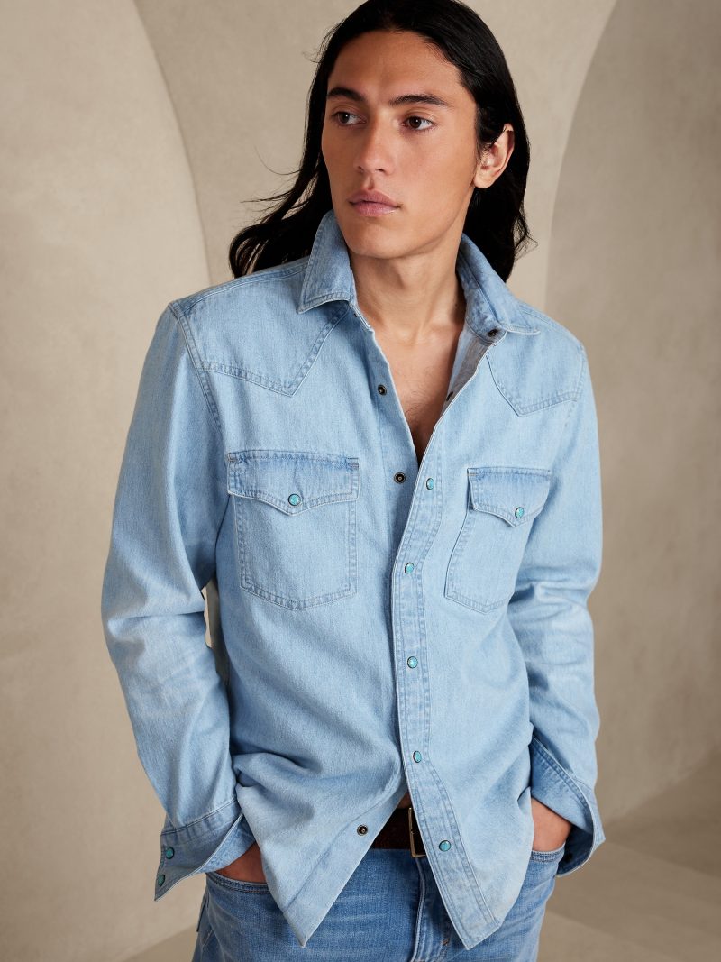 5 Ways To Wear A Denim Shirt In The Winter - Society19 | Fashion, Denim  shirt outfit, Style