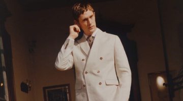 Mathias Lauridsen wears a double-breasted linen suit.