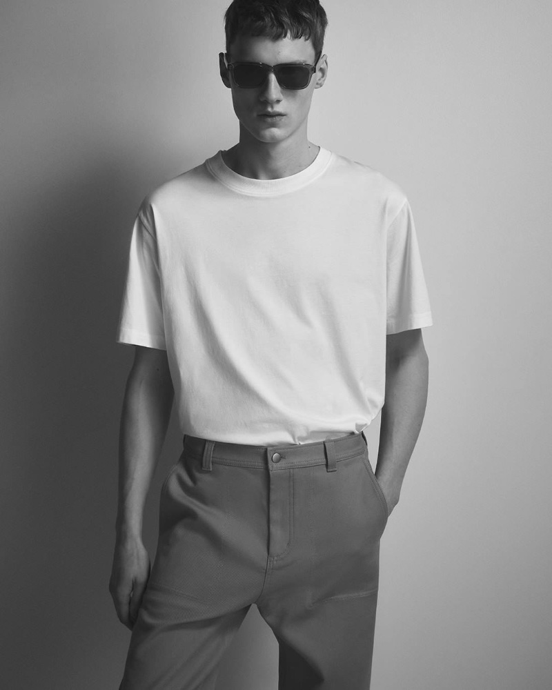 https://www.thefashionisto.com/wp-content/uploads/2023/05/COS-Oversized-Fit-T-Shirt.jpg