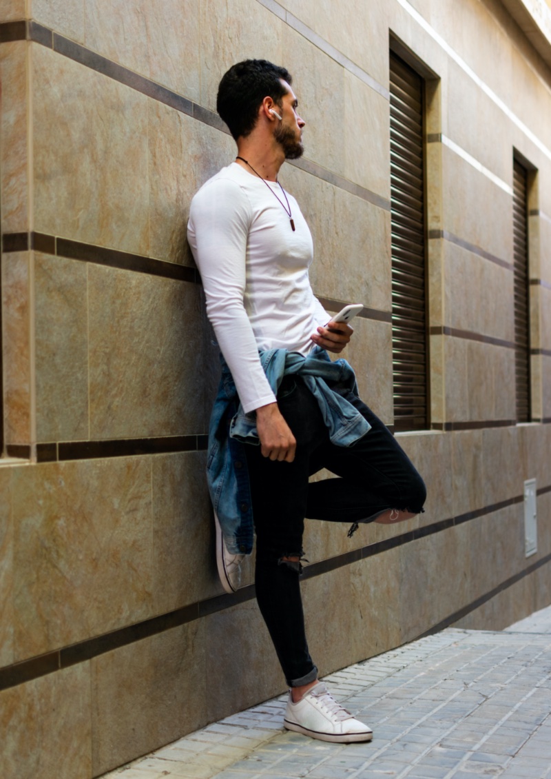 Best Black Jeans Outfits For Men - Stylish Denim Outfits For Spring