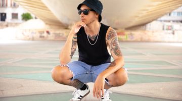 How to Choose a Tattoo Man Bucket Hat Denim Shorts