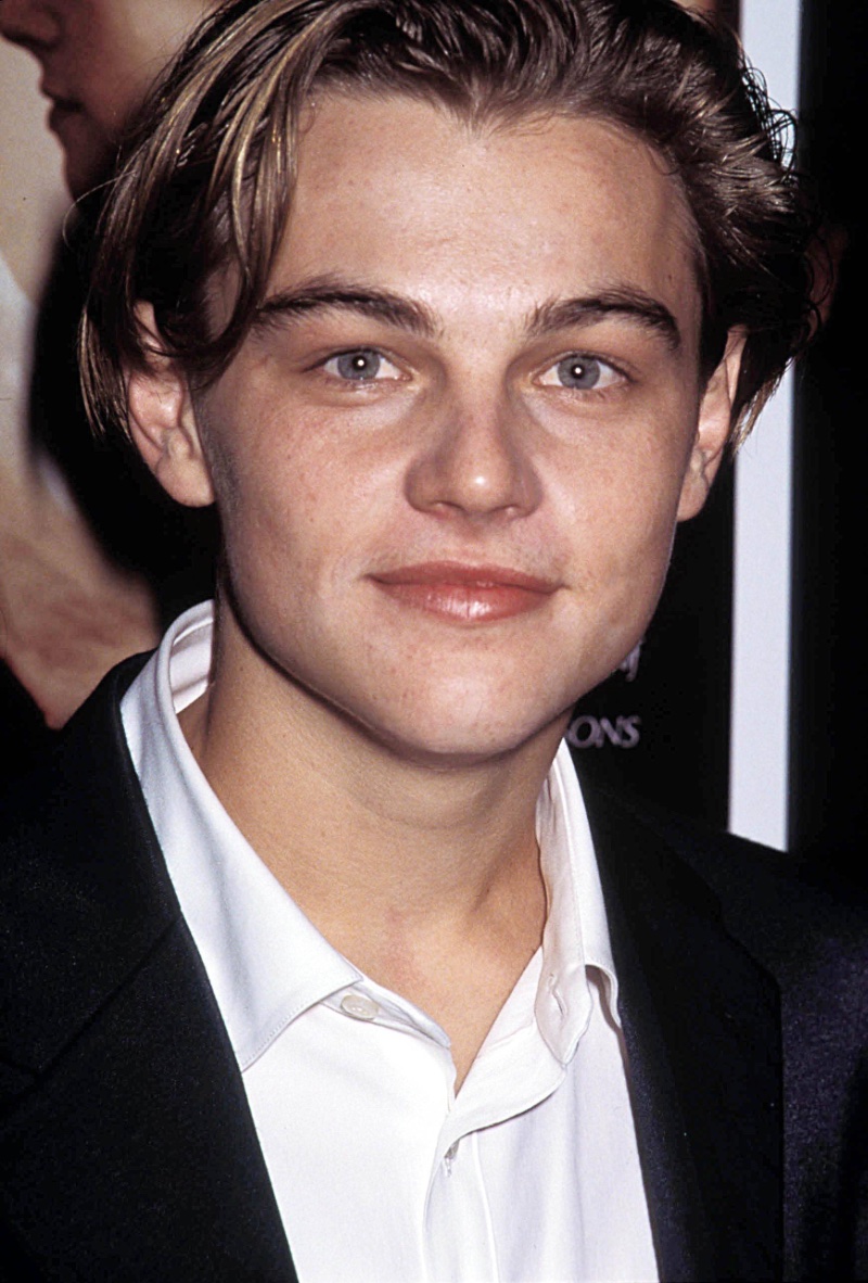 What is the length of Leo DiCaprio's 90s haircut? Is it possible to achieve  it with thick, wavy hair? : r/malehairadvice