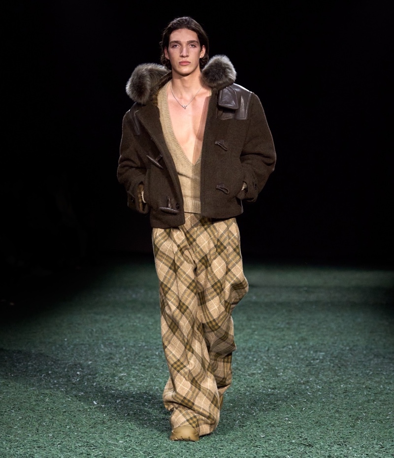 Burberry fall-winter 2024 collection men's v-neck sweater