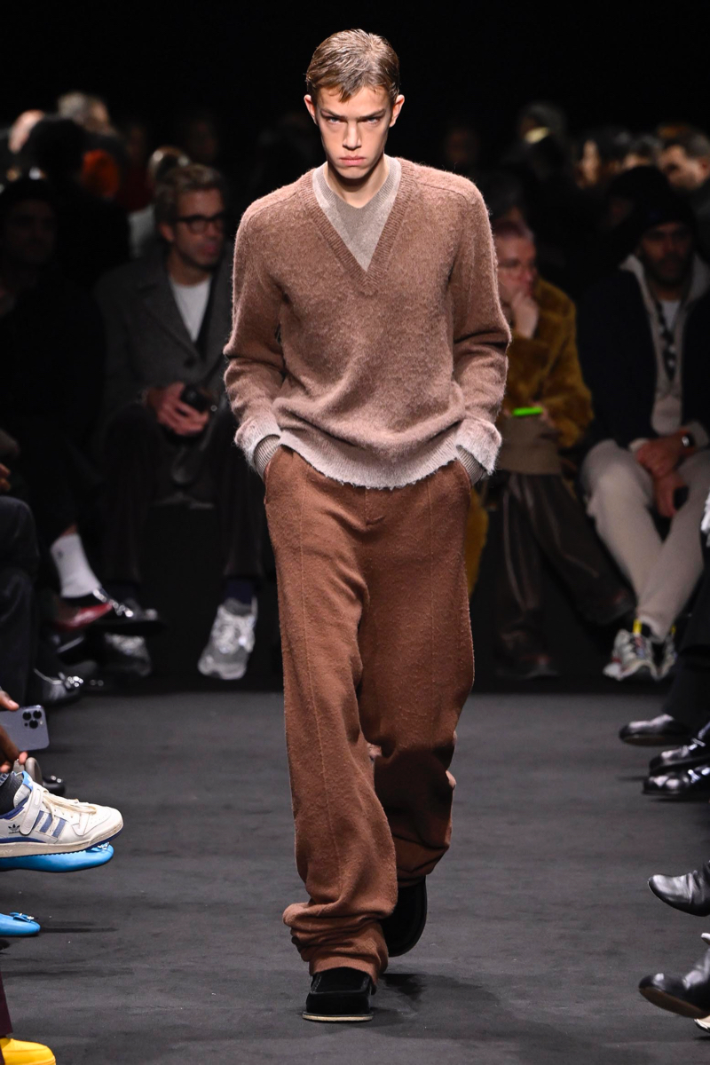 JW Anderson fall-winter 2024 collection grandpacore trend sweater