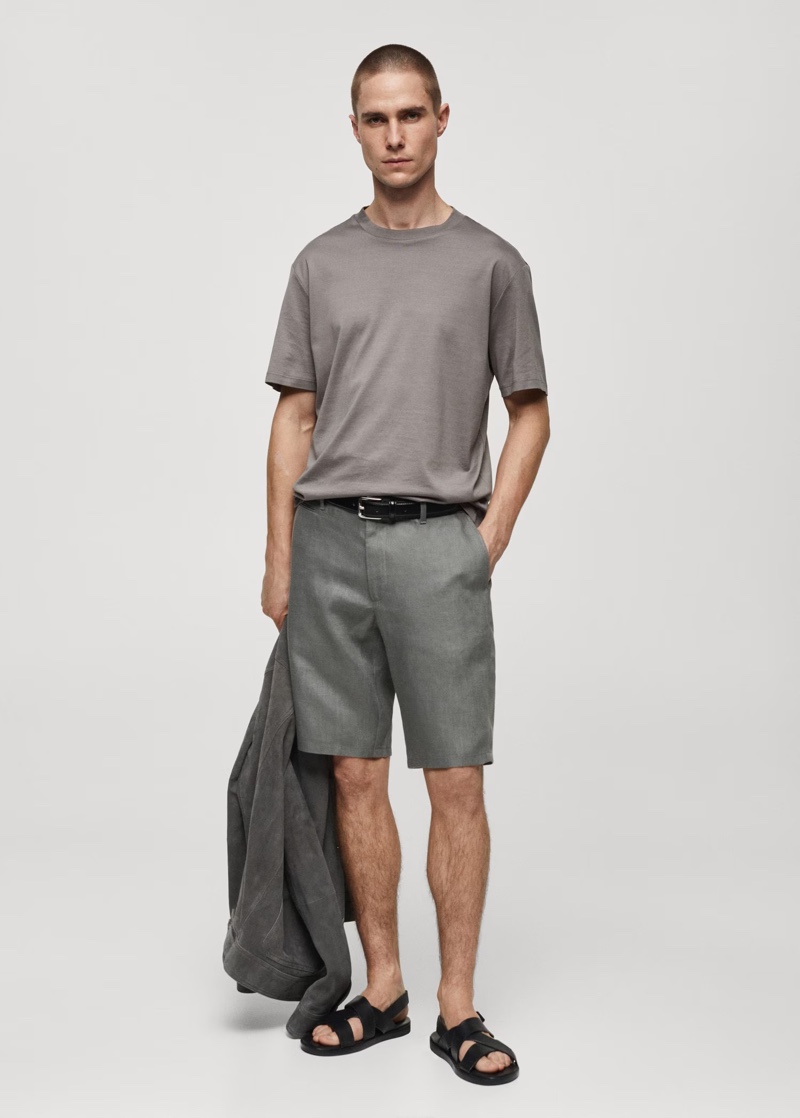 Dress up your casual attire with classic Bermuda shorts. 