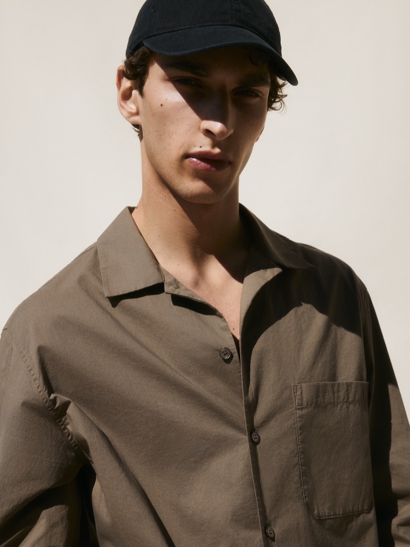 Sporting a relaxed poplin shirt, Habib Masovic showcases ARKET’s transeasonal style.