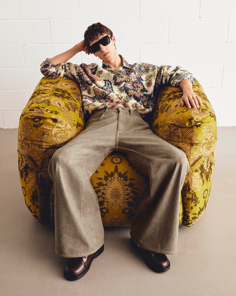 Etro’s paisley shirt pairs brilliantly with flared trousers.