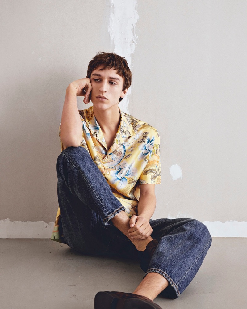 A printed shirt paired with denim offers a nod to casual wear infused with Etro’s signature flair.