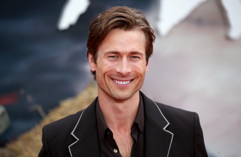 Glen Powell is all smiles at the European premiere of “Twisters” in London.