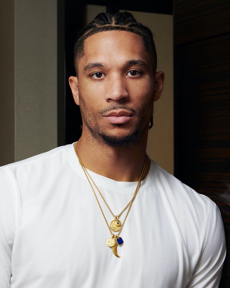 In a crisp white t-shirt, New York Knicks’ Josh Hart keeps it simple yet sophisticated, accentuated by David Yurman’s layered gold chains.