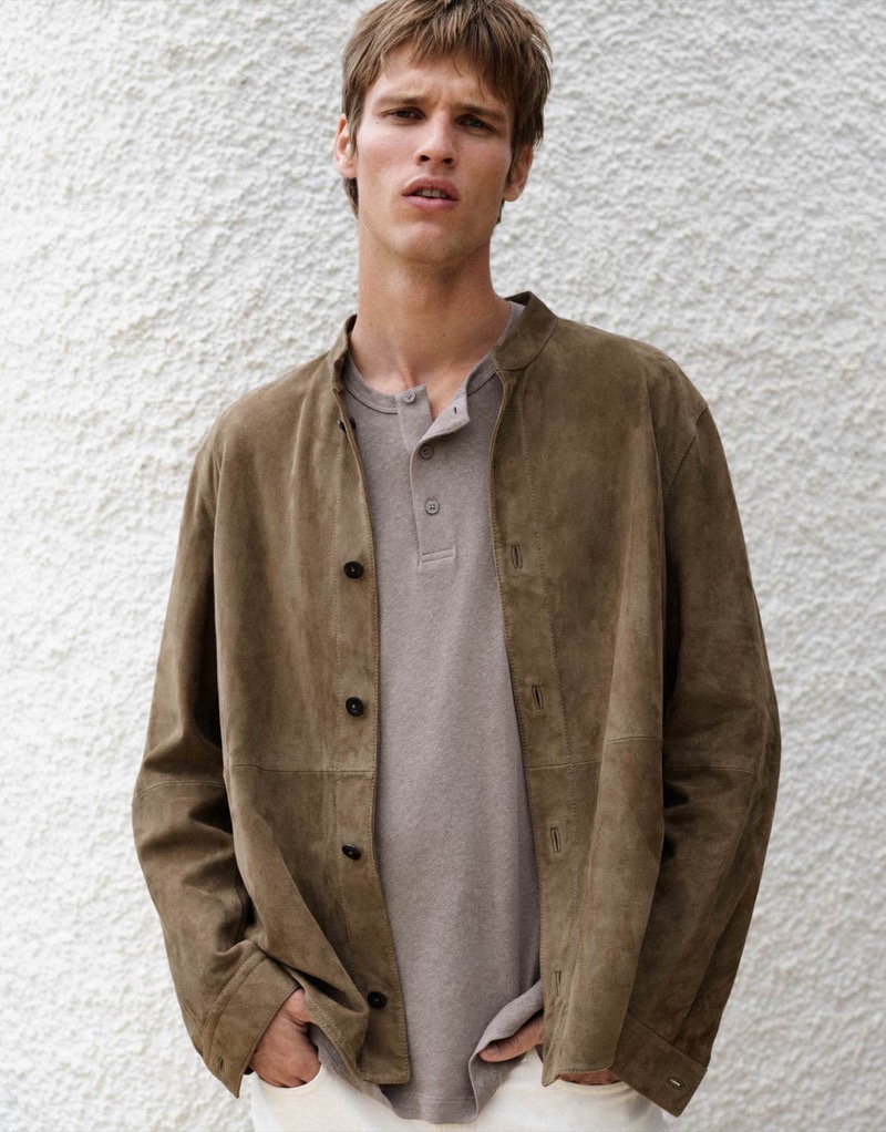 Yeray Allgayer exudes casual sophistication in Massimo Dutti’s suede jacket over a soft, taupe henley. 