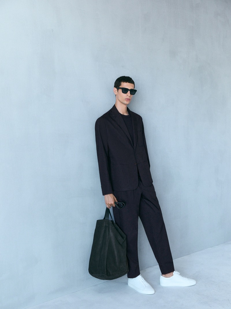 Tommaso Zana wears a Massimo Dutti Studio suit with white sneakers.