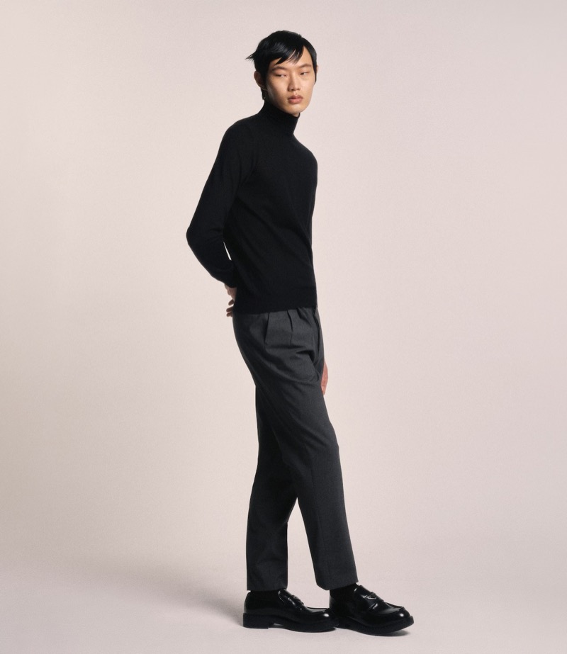 In Prada’s Made to Measure ad, Hoyong Kim stands in understated elegance, sporting a black turtleneck and tailored grey trousers. 