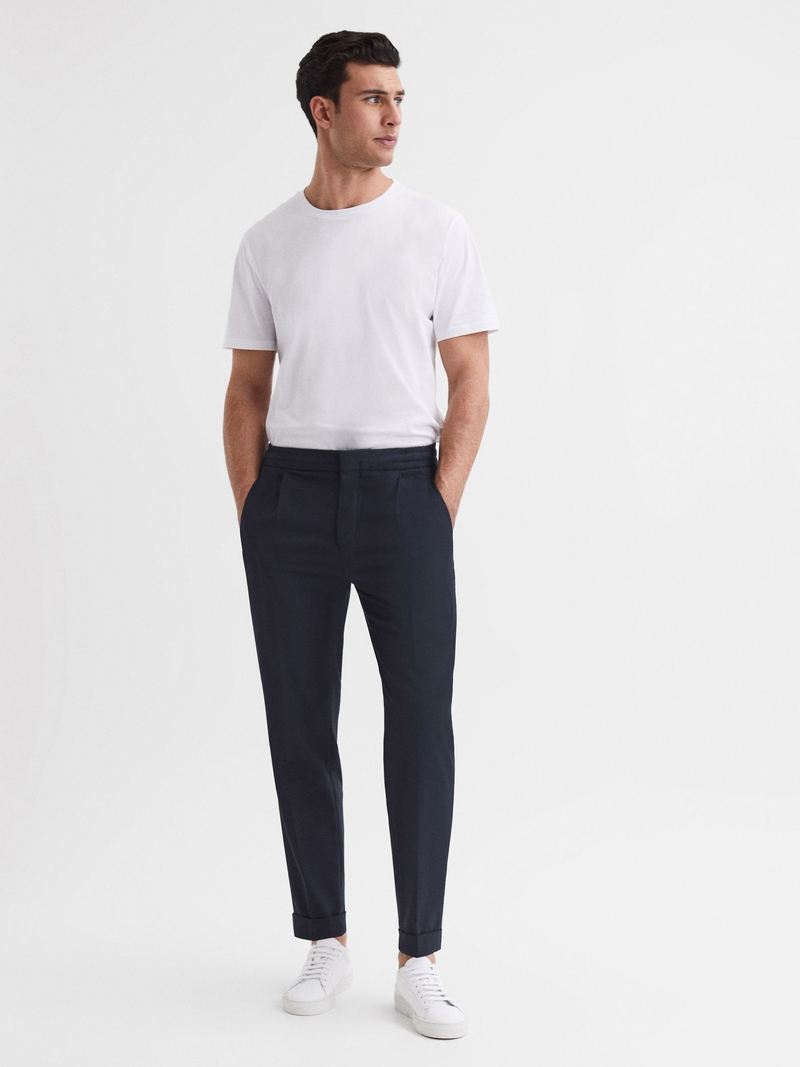 t-shirt trousers outfit men REISS