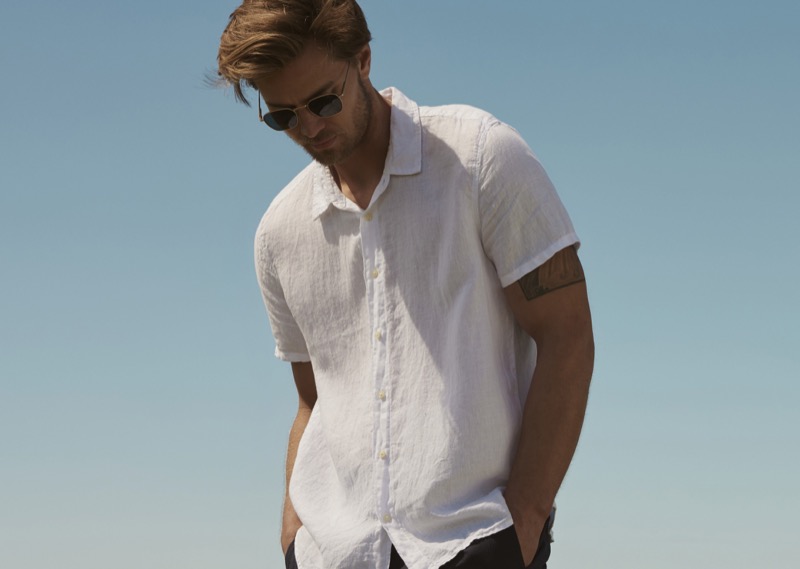 Casual yet stylish, Velvet by Graham & Spencer’s Mackie linen shirt is your go-to for versatile summer dressing.