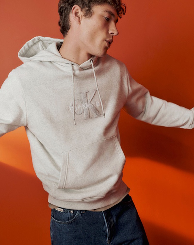 Calvin Klein embraces the fall season with casual wardrobe essentials.