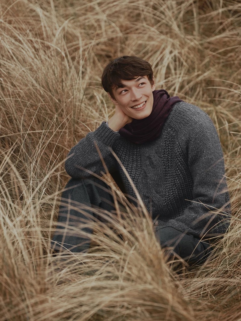 Pascal Thulin wears a chunky sweater for Canali’s fall-winter 2024 campaign. 