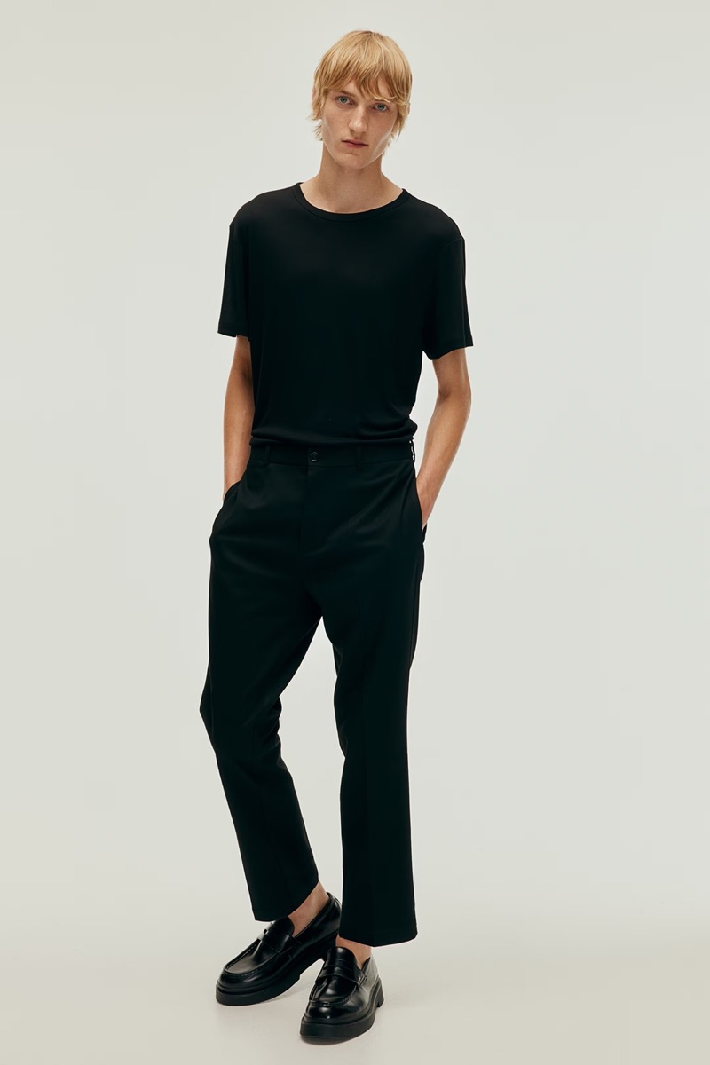 Cropped pants by H&M are a smart way to mix up ordinary clothing proportions. 