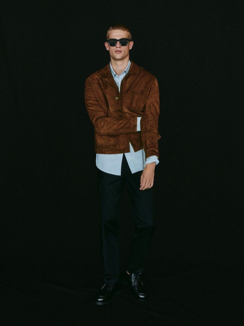 Massimo Dutti spotlights its new leather jackets for men.