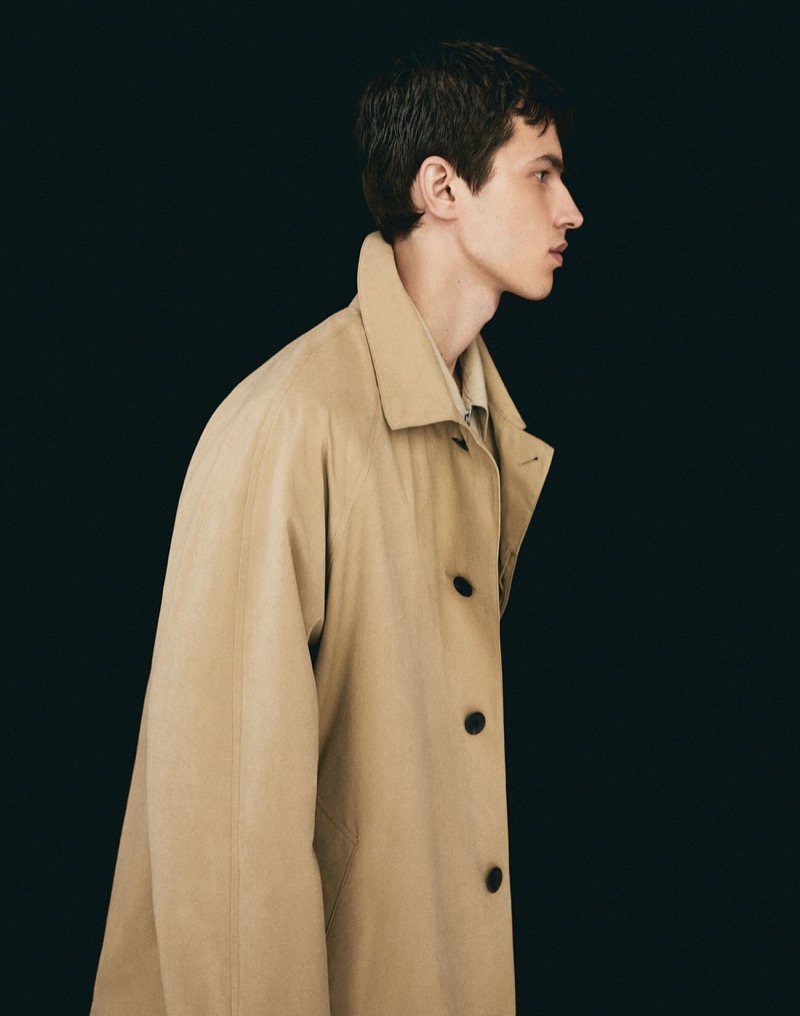 The iconic trench coat takes the spotlight for Massimo Dutti’s smart casual edit. 