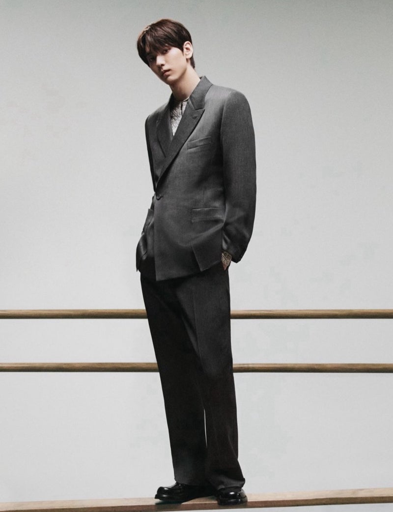 Soobin dons a grey suit for Dior Men’s winter 2024 campaign.