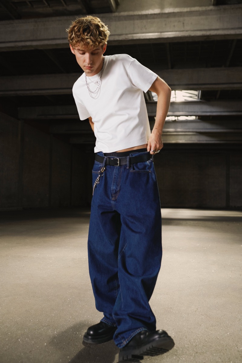 Troye Sivan showcases Gap’s new baggy silhouette in its fall 2024 “Get Loose” denim campaign.