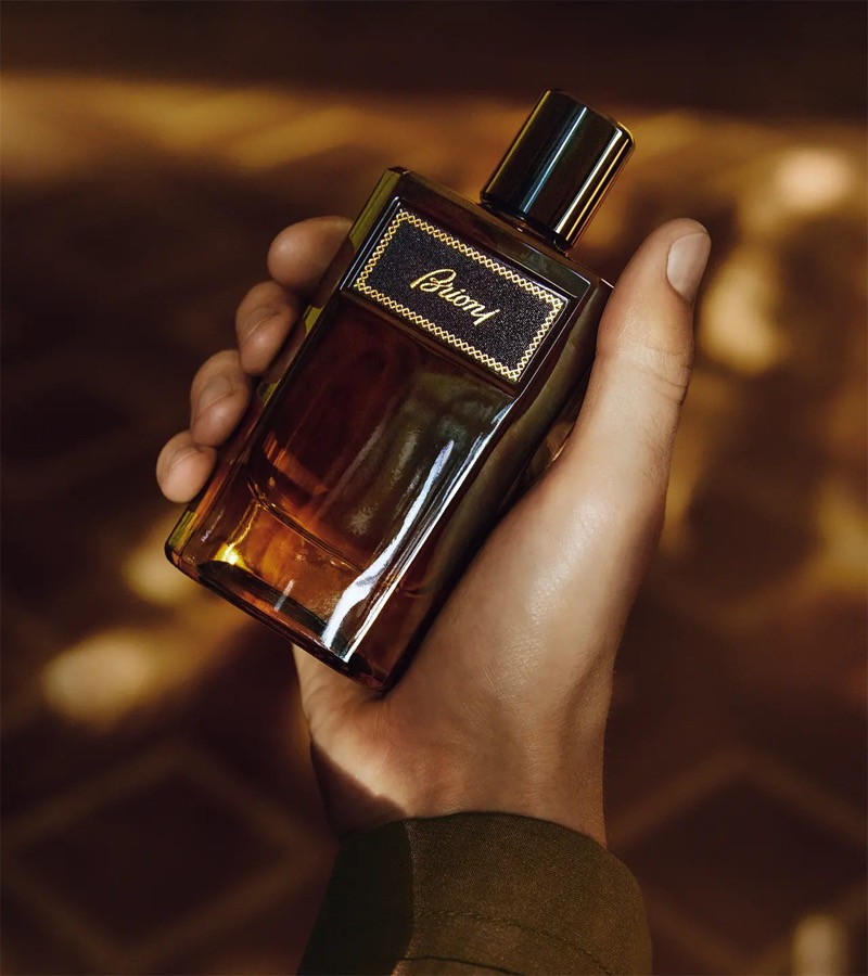 Brioni Eau de Parfum Suave embodies the timeless essence of the golden hour.