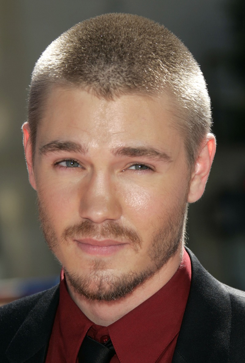 Chad Michael Murray’s classic blonde buzz cut highlights this low-maintenance style’s clean, timeless appeal. 