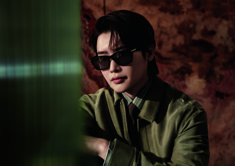 Lee Jong-suk sports the BOSS 1740/F sunglasses for the brand’s fall-winter 2024 campaign. 