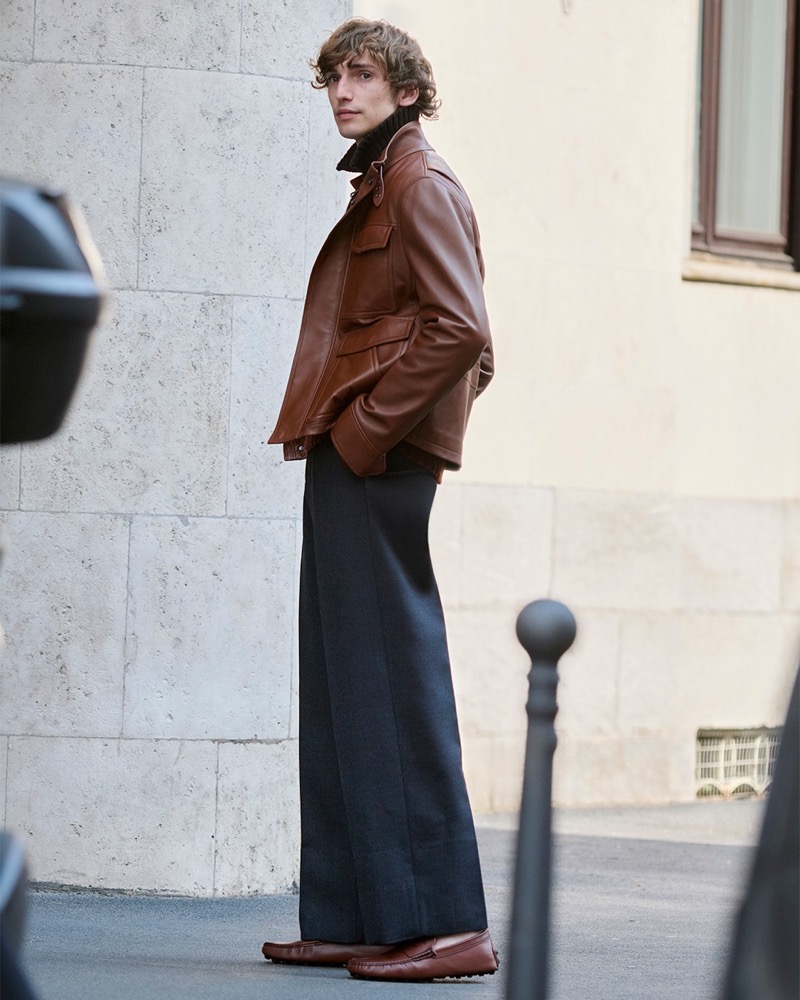 Quintin van Konkelenberg models a fall 2024 ensemble from Tod’s.