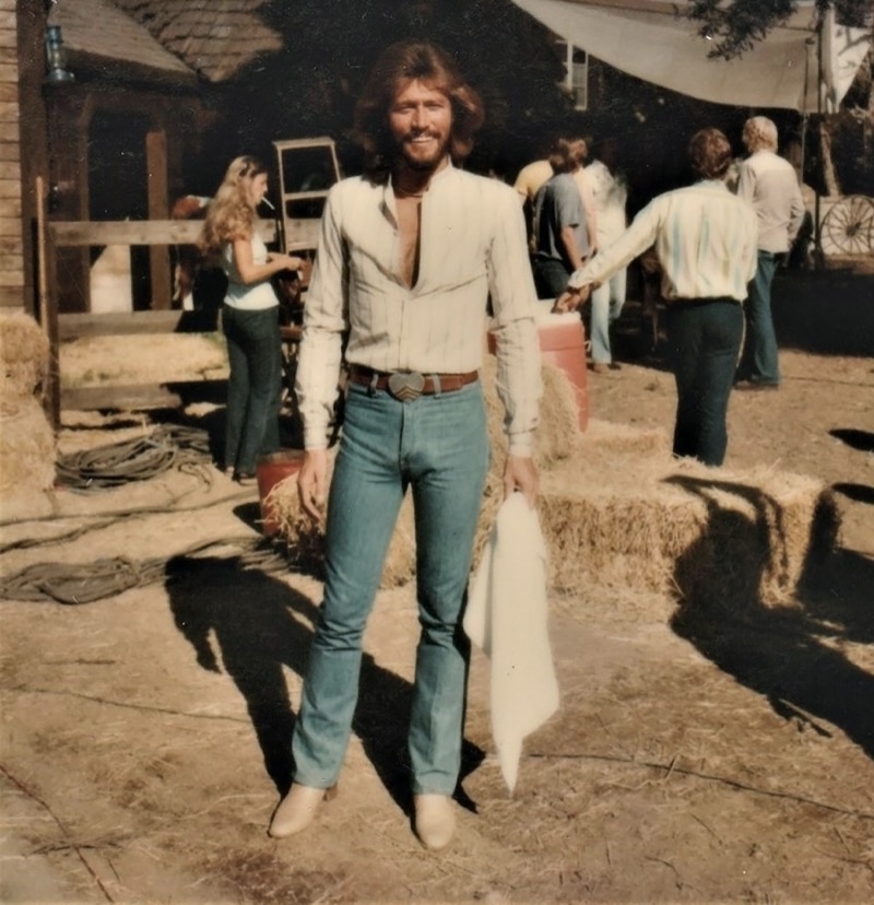 Barry Gibbs of the Bee Gees wears form-fitting denim on the 1977 set of the Sergeant Pepper’s Lonely Hearts Club Band.