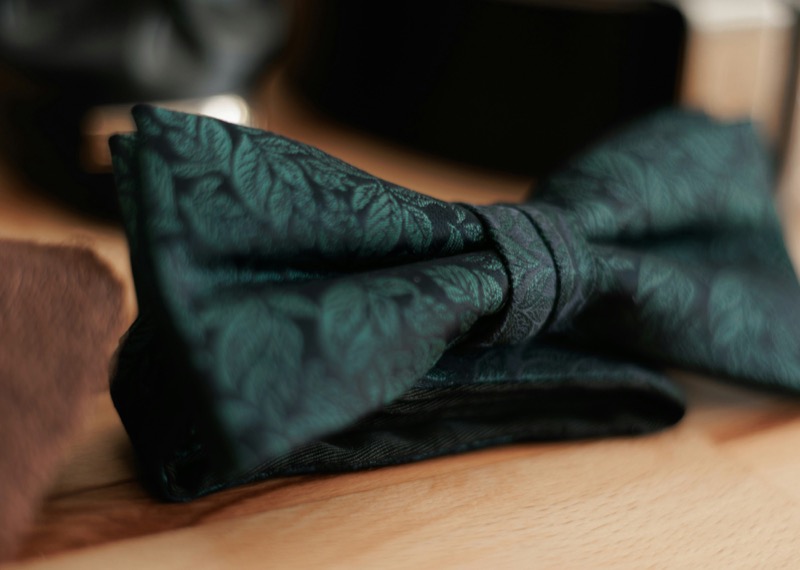 Nature motifs, particularly in green, lend themselves to a classy bow tie pattern.