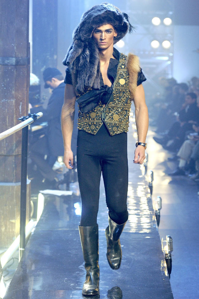 John Galliano Ready To Wear Fashion Show, Collection Fall Winter 2011  presented during Paris Fashion Week, runway look #010 – NOWFASHION