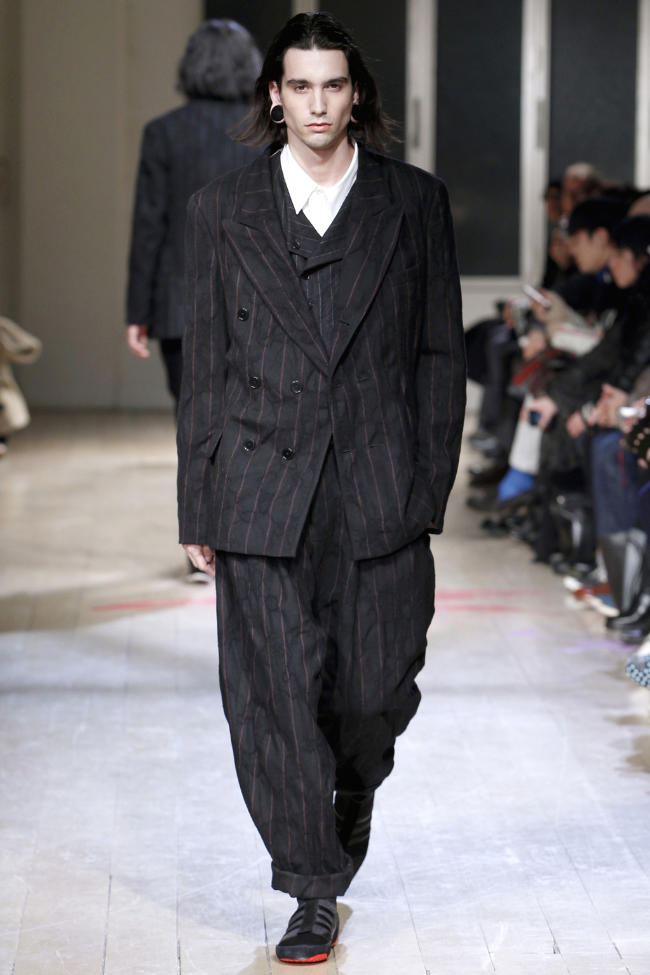 Yohji Yamamoto Fall 2011 | Paris Fashion Week – The Fashionisto
